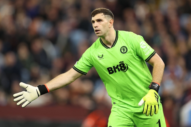 罗马诺：曼联内部考虑用球员去换大马丁，省下钱买前锋