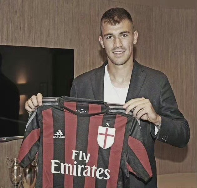 开云体育-罗马尼奥利庆祝生日|胡安-罗马尼奥利|ac米兰_新浪新闻