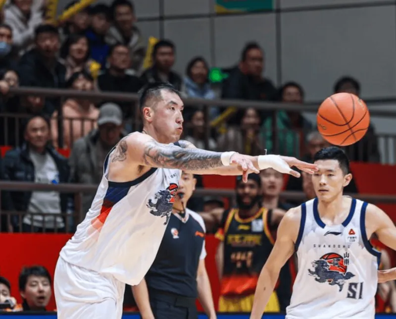 开云体育-陶汉林出战32分钟，投篮7中6得到13分5篮板2助攻